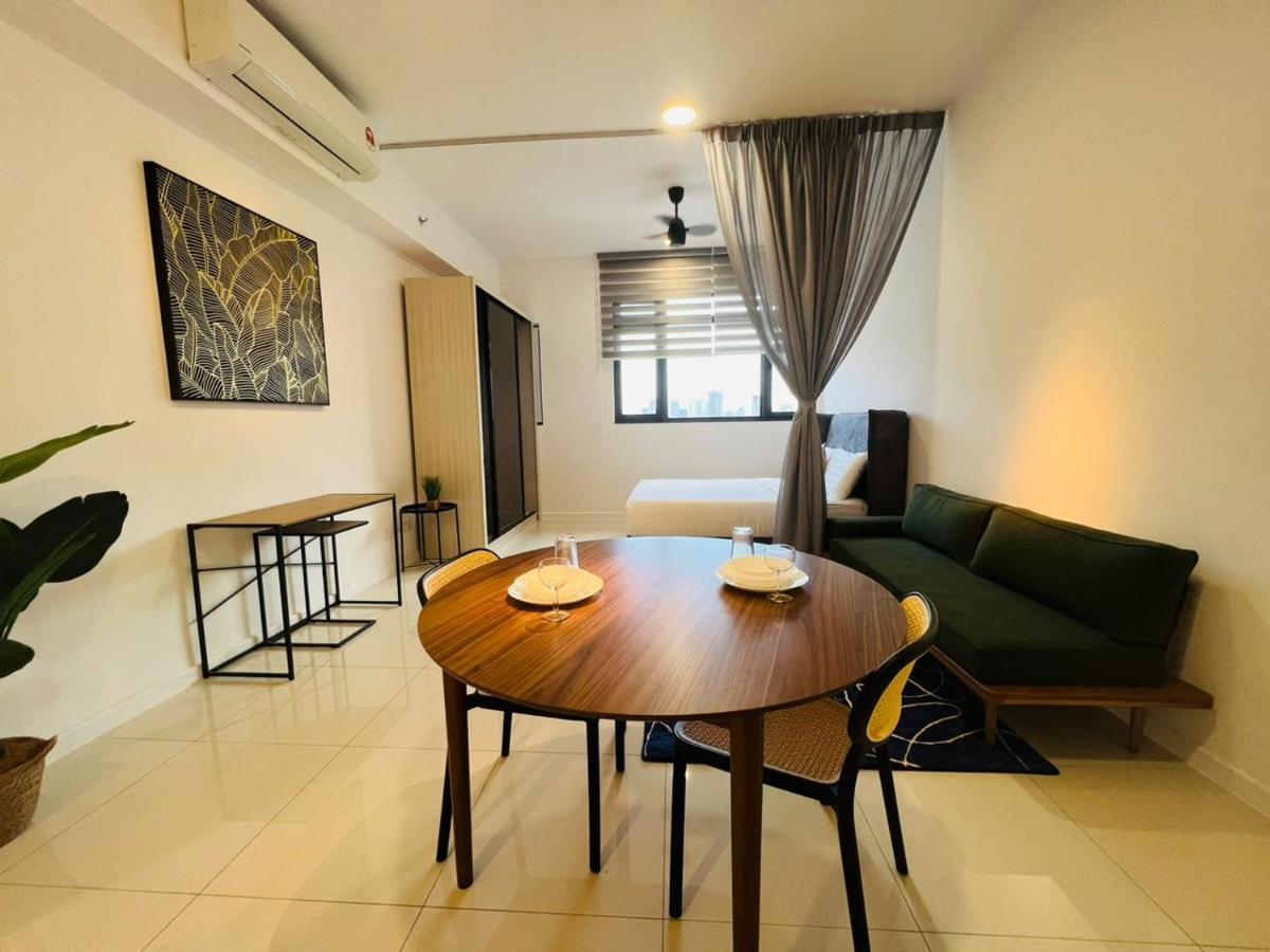 Chambers Serviced Suites Klcc By Cozy Stay Куала Лумпур Екстериор снимка