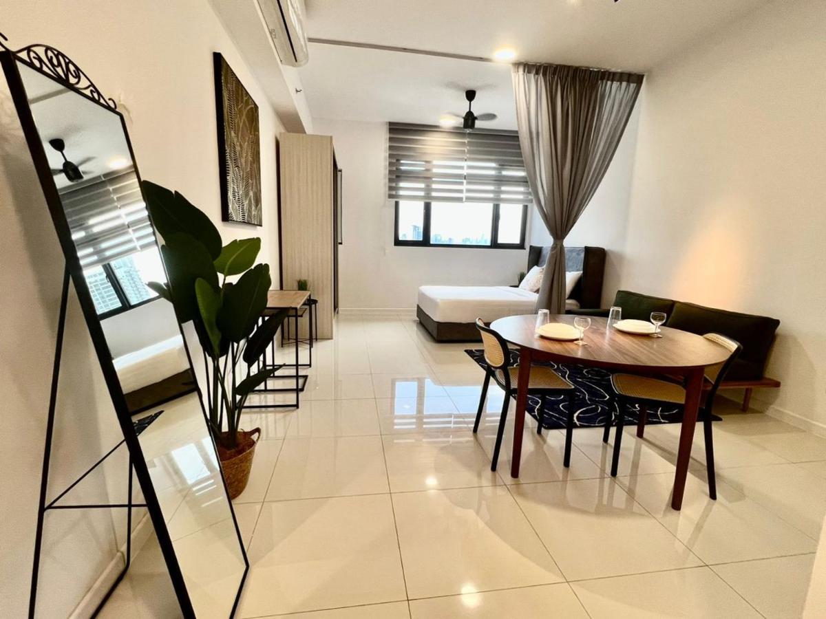 Chambers Serviced Suites Klcc By Cozy Stay Куала Лумпур Екстериор снимка